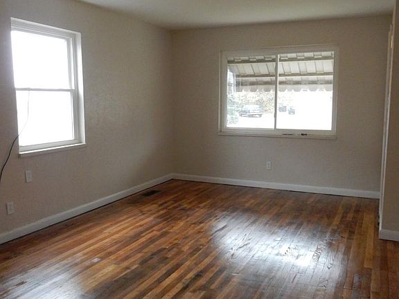 3rd image of 59 Bennington Dr