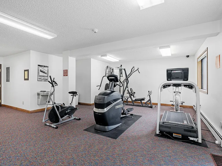 Oakwood Court Apartments — Photo 17