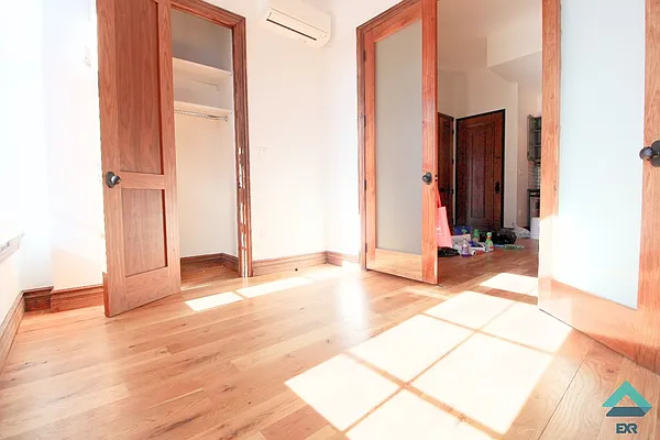 Rented by EXR | media 9