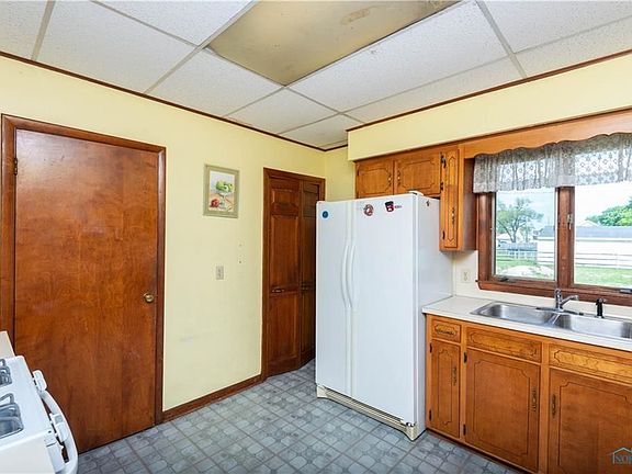 5th image of 28022 E Broadway St