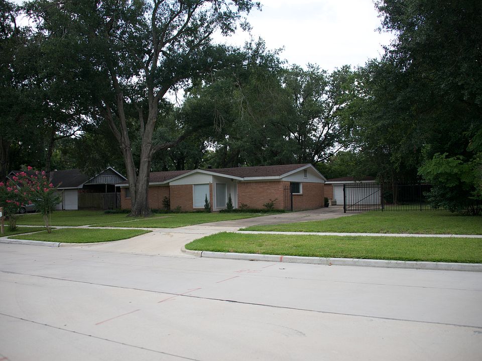 1st image of 15913 Acapulco Dr