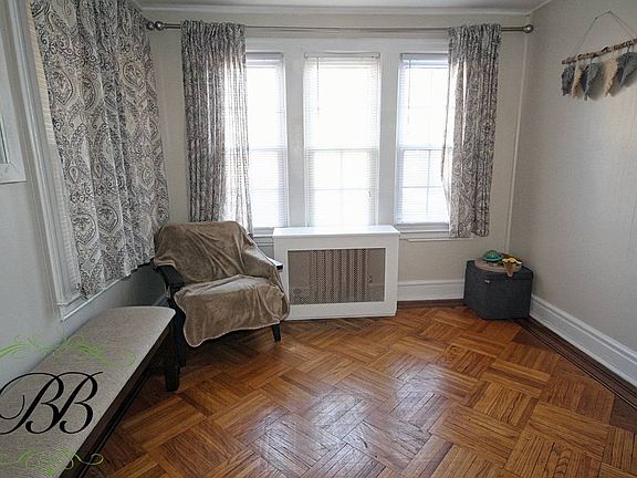 3rd image of 1454 E 65th St