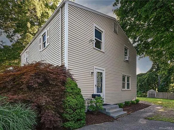 14 Campfield Dr, Fairfield, CT 06825