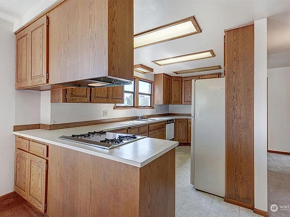 3rd image of 1232 E Marine View Dr