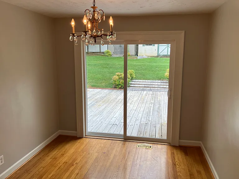 1320 Oxford Pl — Photo 10