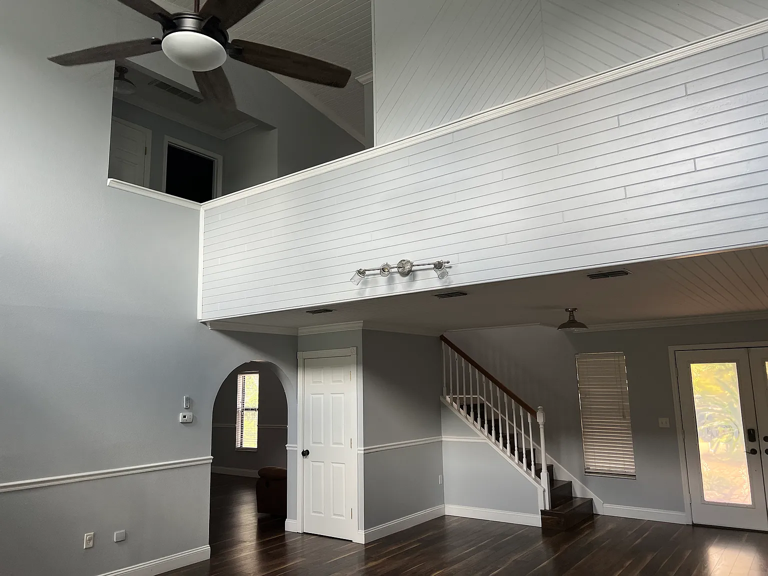 Gorgeous And Unique 5/2 Pool Home On A Very Large Lot! — Photo 3
