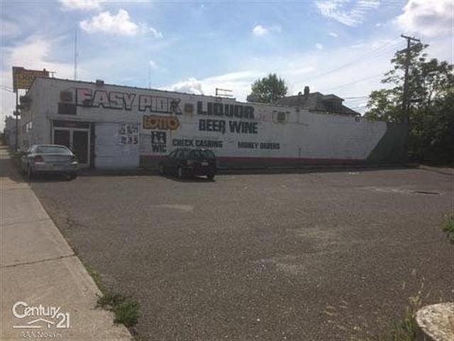 1st image of 16361 Hamilton Ave