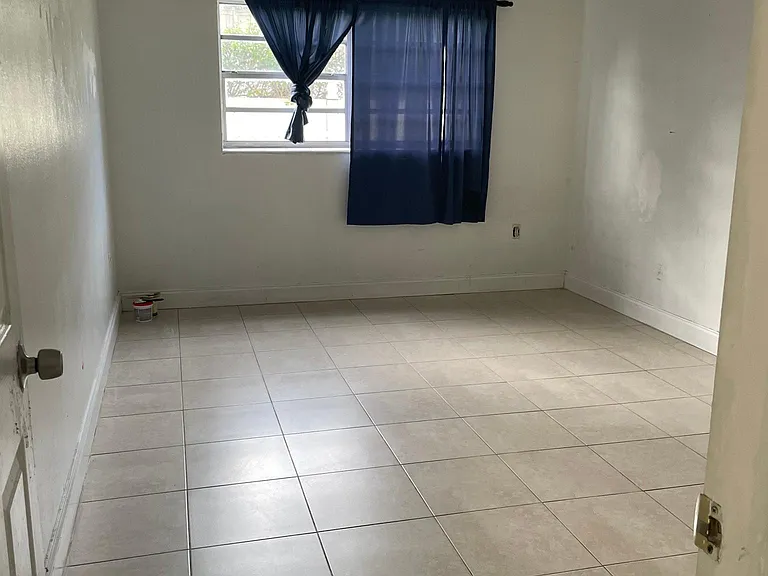2270 NE 171st St #104 — Photo 3