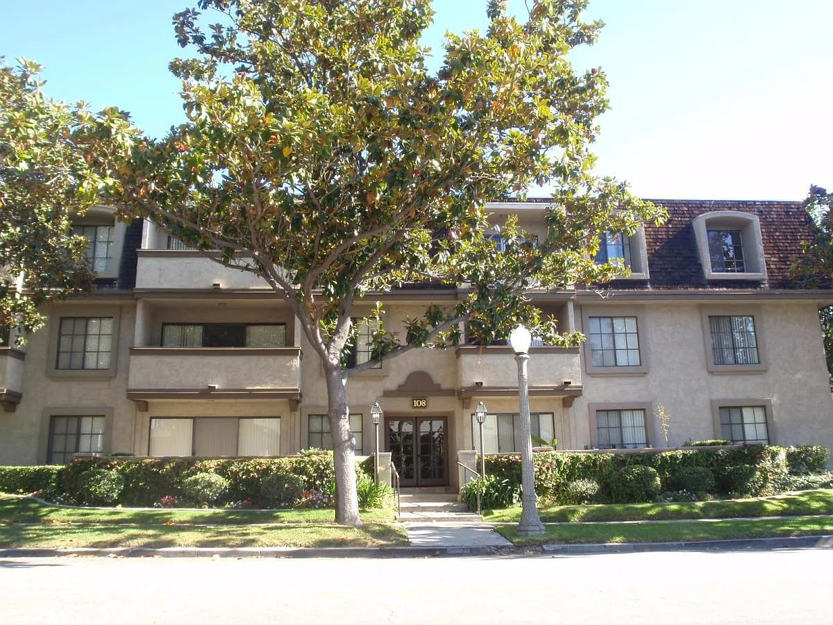 Building Photo - 108 N Hidalgo Ave