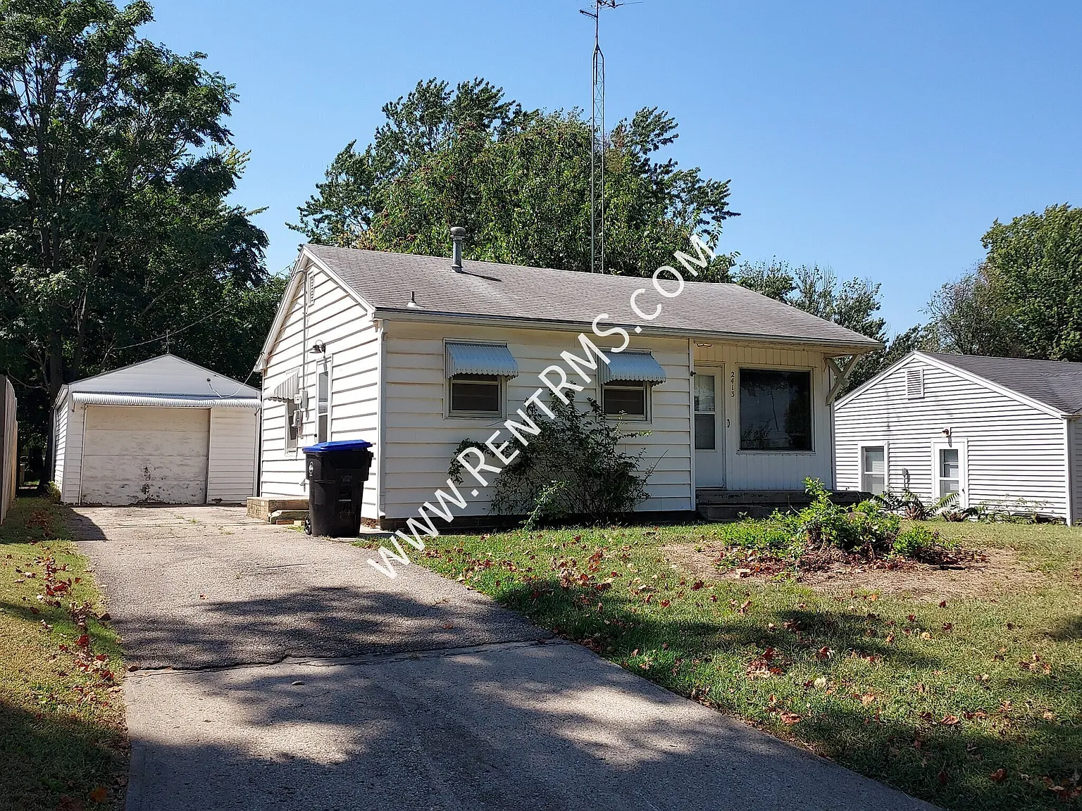2413 Sw Bradbury - 2 Bed/1 Bath — Photo 2