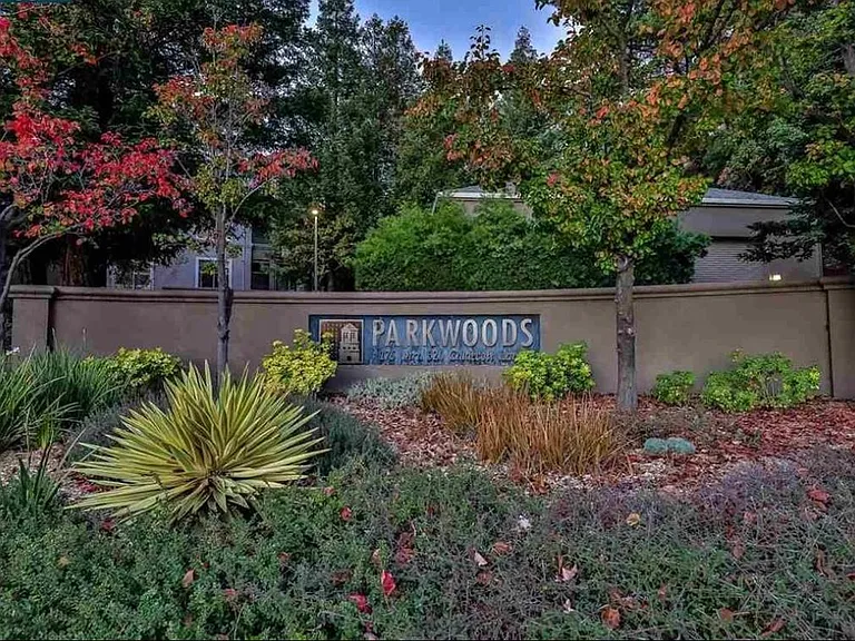 180 Caldecott Ln — Photo 4