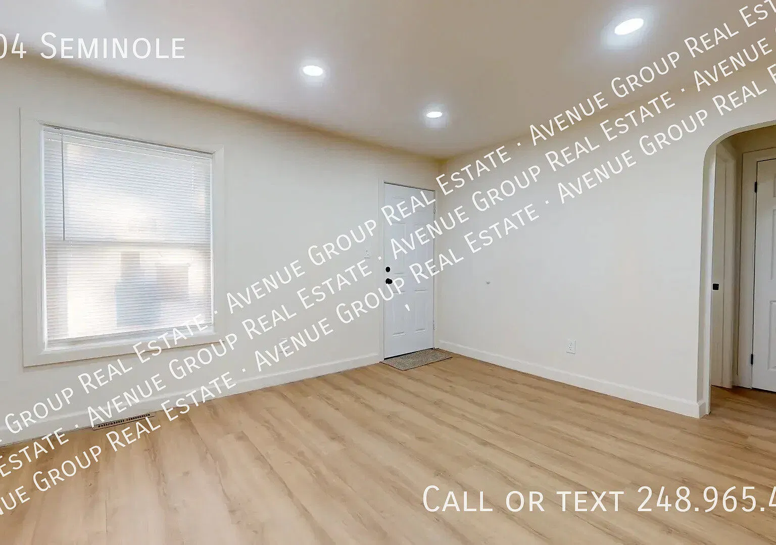 Renovated 3-bed, 1-bath bungalow for rent in Redford — Photo 3