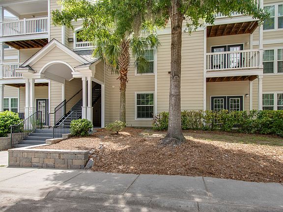 Front of building #800