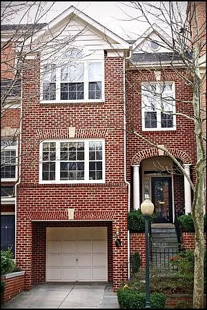 4052 Mansion Dr NW photo 1