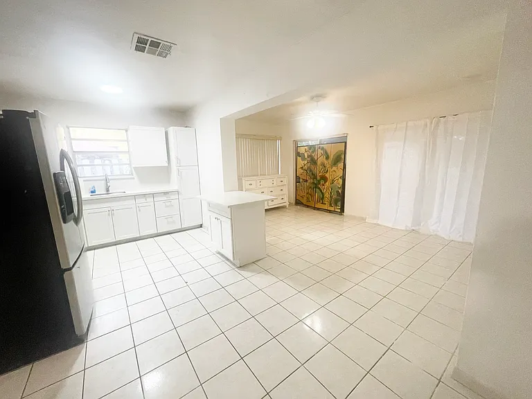 Miramar Pkwy — Photo 13