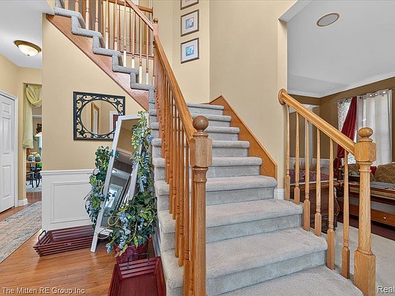 5th image of 7351 Anna Dr