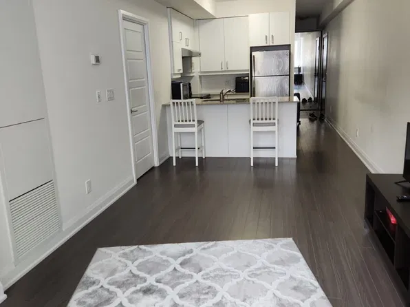 1 Uptown Dr #302, Markham, ON L3R 5C1