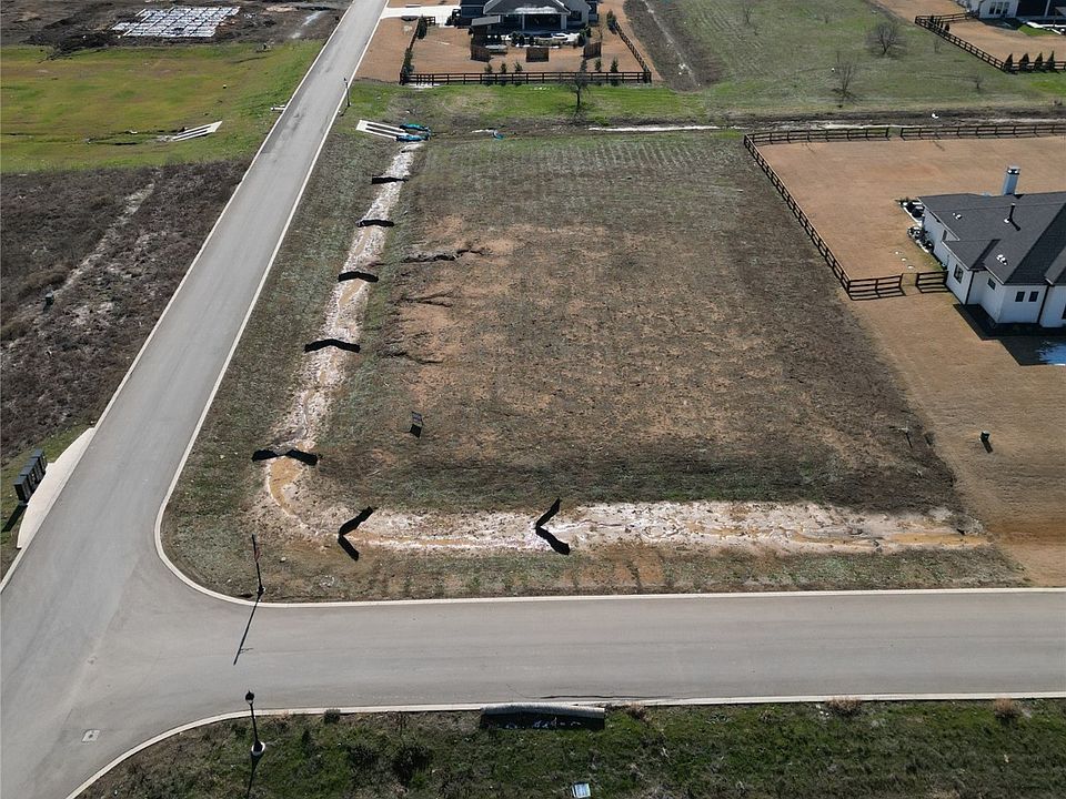 2nd image of 3201 Wellington Ln