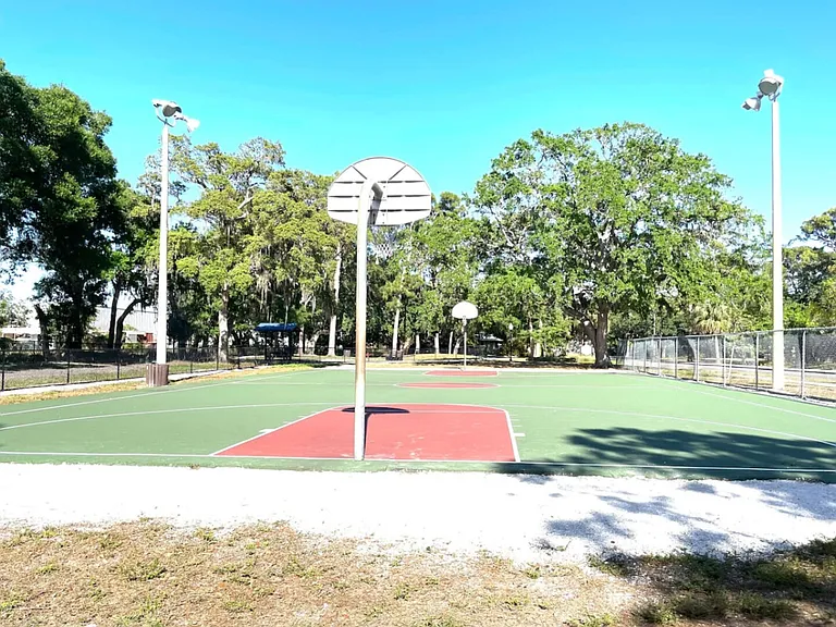 N Osprey Ave — Photo 16