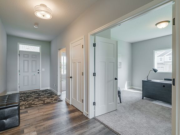 Photos of a Similar Hemlock III Home