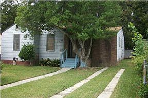 2nd image of 2138 Commander Rd