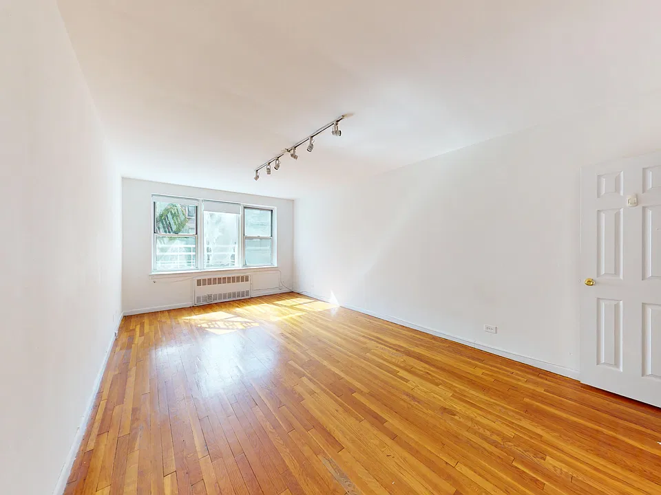 347 E 51st St #3A