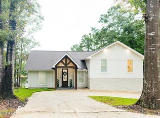 1400 E Lakeshore Dr, Carriere, MS 39426