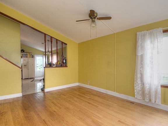 5th image of 1555 Larry Ln