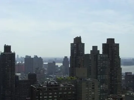 Rented by Corcoran | media 23