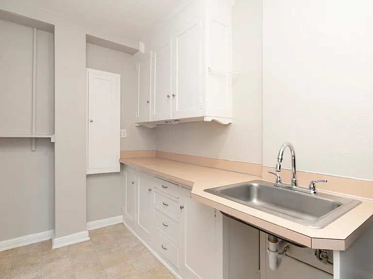 Charlesgate Apartments - Vintage Studios — Photo 54