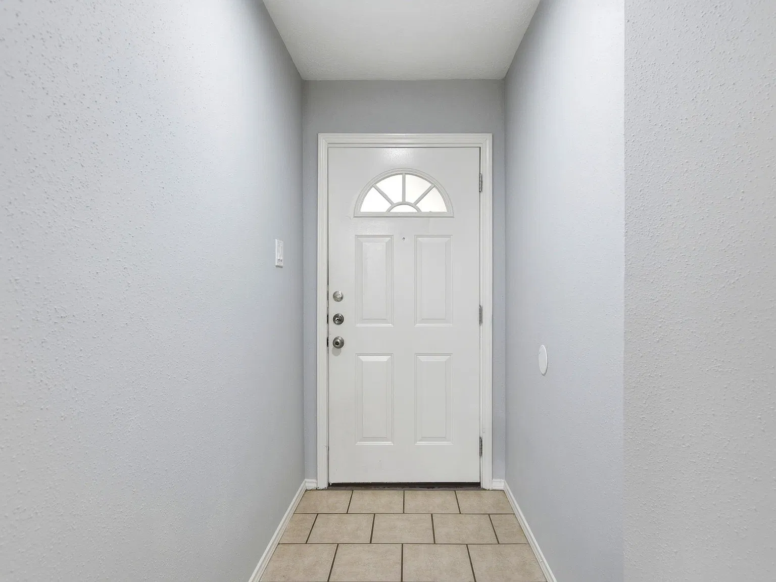 4 bed, 2.0 bath, 2034 sqft, $2,100 — Photo 3