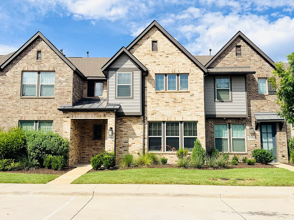 1924 McClane Dr