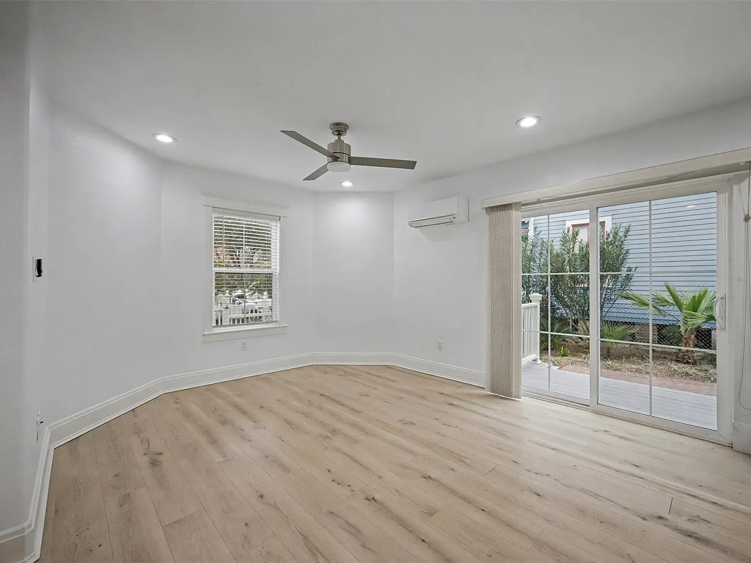 2 bed, 1.0 bath, 875 sqft, $1,900 — Photo 3