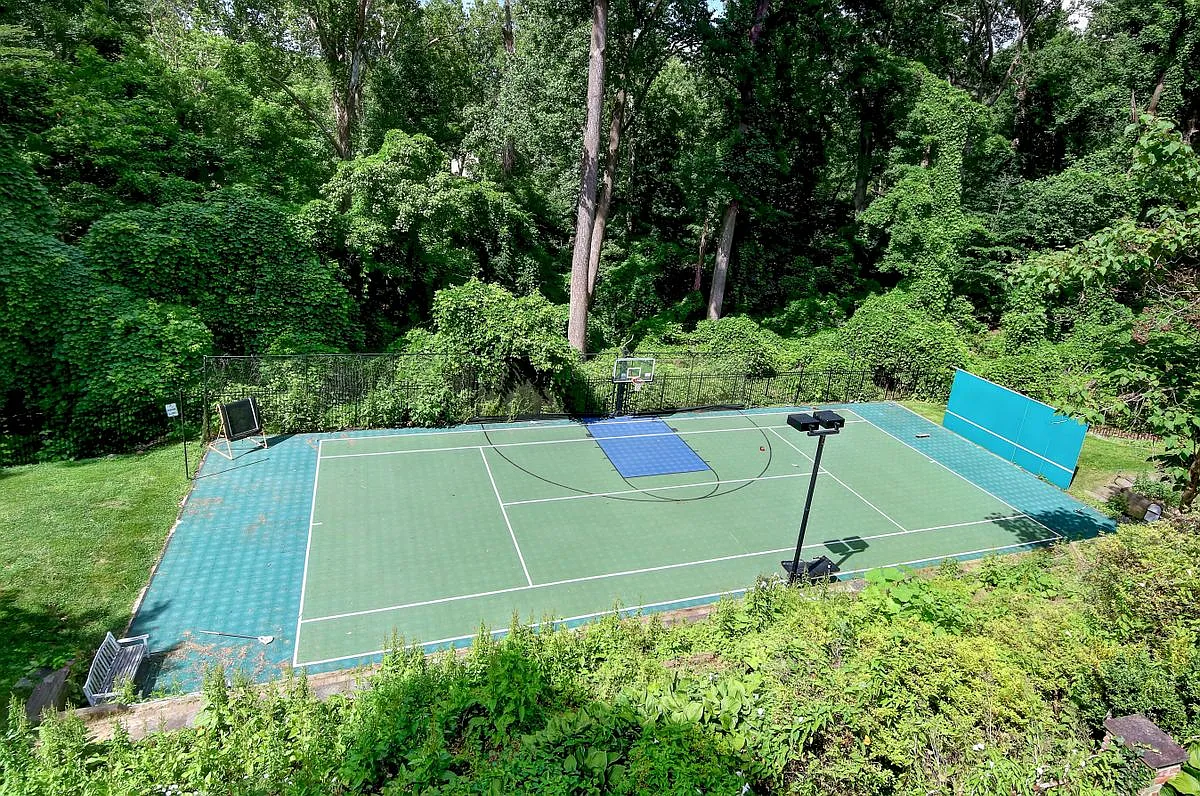 7 bed, 7.0 bath, 8500 sqft, $8,850 — Photo 2