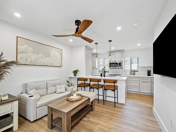 2nd image of 5844 Darling St APT 3