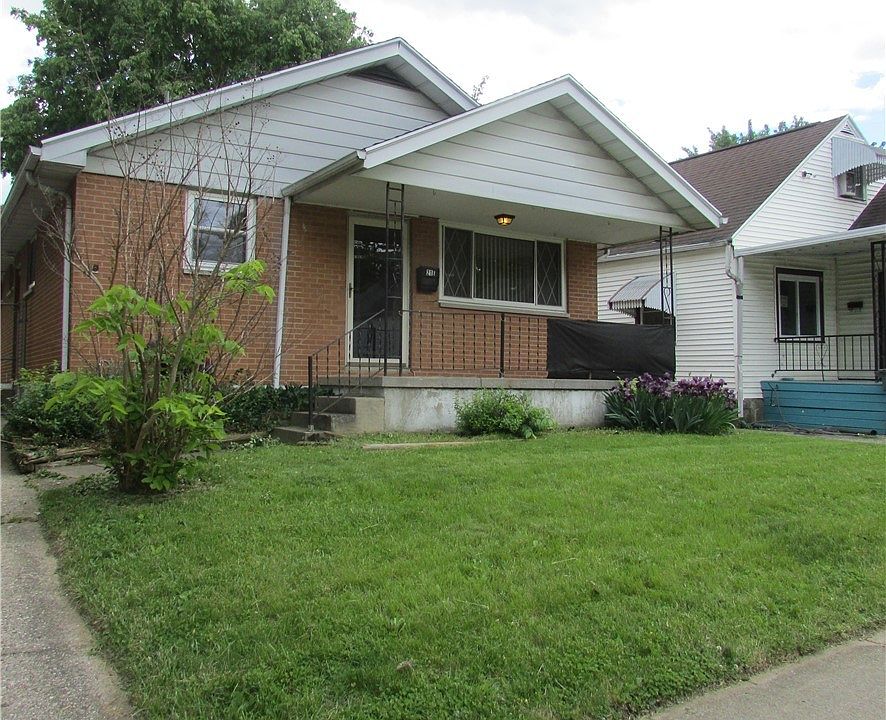 1st image of 218 E Parkwood Dr