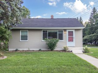 5675 Berkley Dr, Waterford, MI 48327