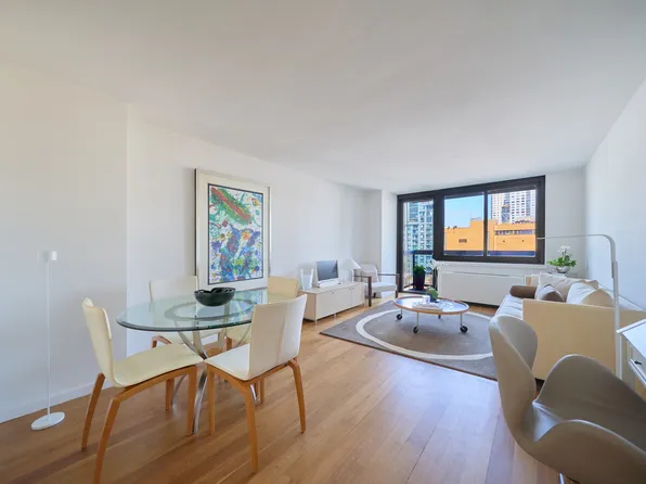 515 East 72nd Street 9P image 3 of 18