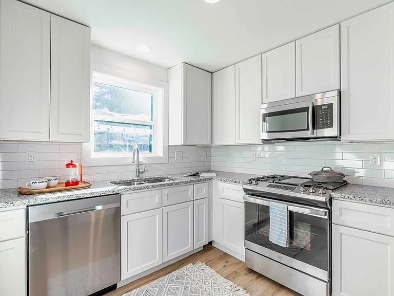 1015 Greenwood Ave NE #6 — Photo 8