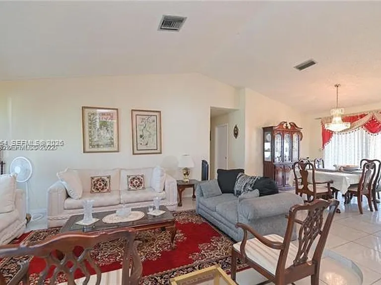 9612 SW 117th Ave #0 — Photo 3