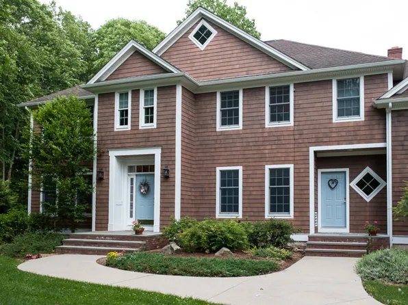 30 Pardons Wood Ln, East Greenwich, RI 02818