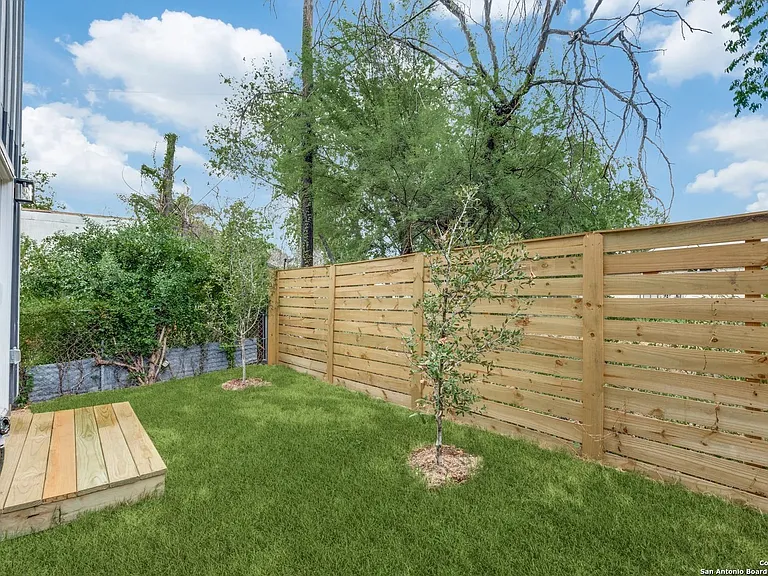 531 Essex St #201 — Photo 19