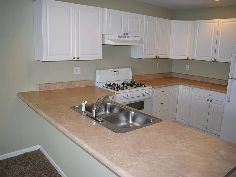 Clover Crossings Apartments — Photo 16