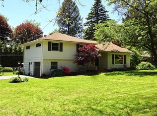 19 Charmwood Rd, Pittsford, NY 14534