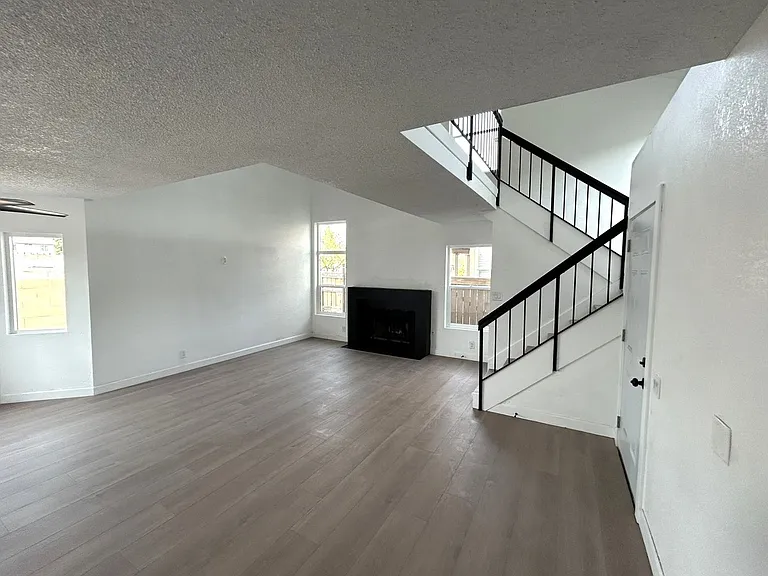 12040 Woodbridge Dr — Photo 7
