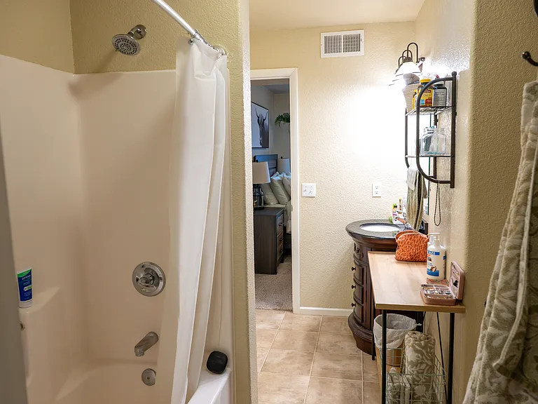 1007 Boswell Dr — Photo 10