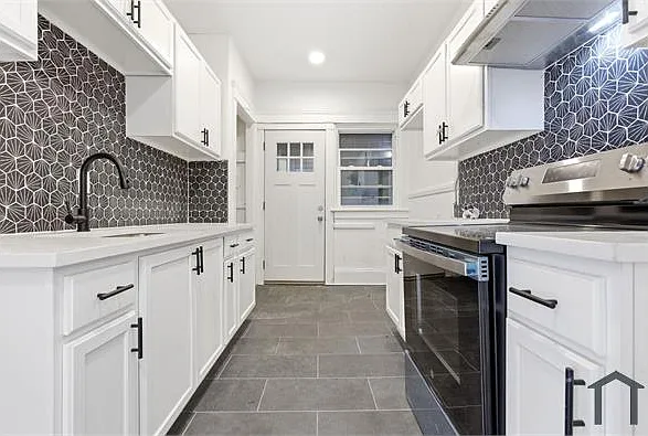 10303 Kempton Ave #UP — Photo 8
