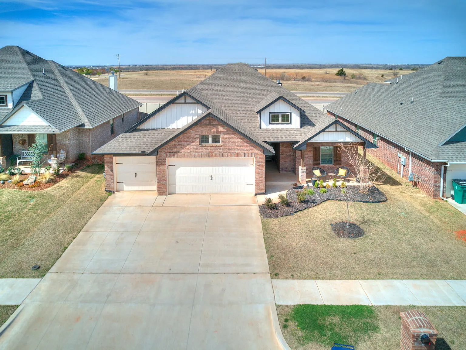 4 bed, 2.0 bath, 1892 sqft, $2,850 — Photo 2