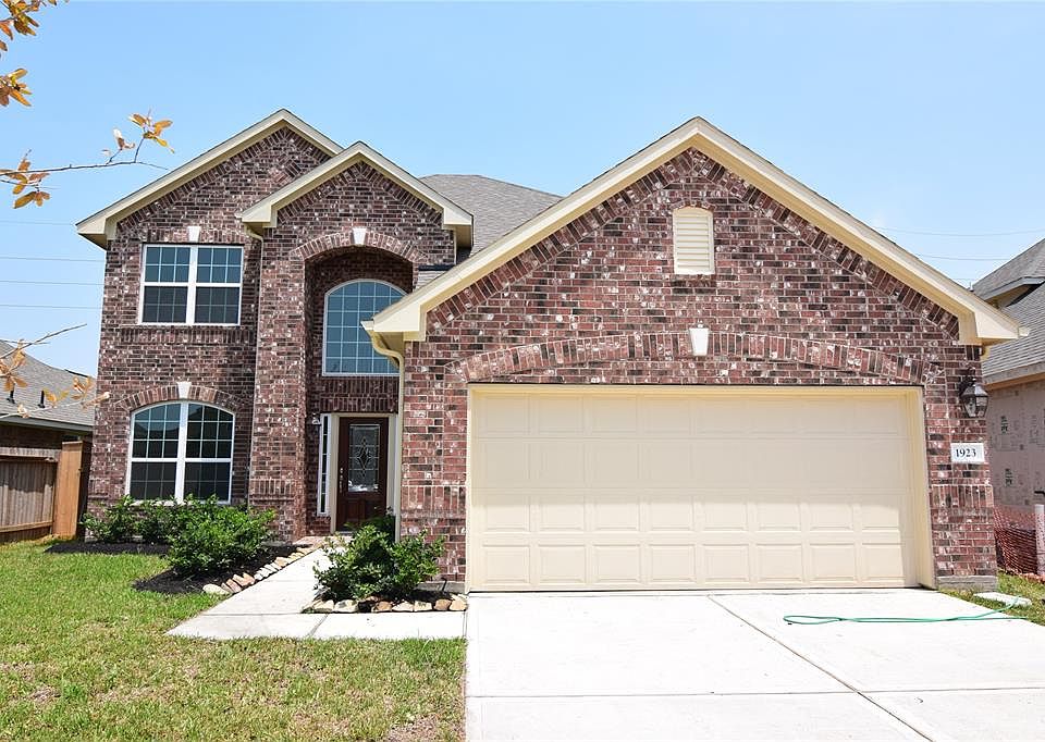 1st image of 1923 Benbrook Hollow Ln