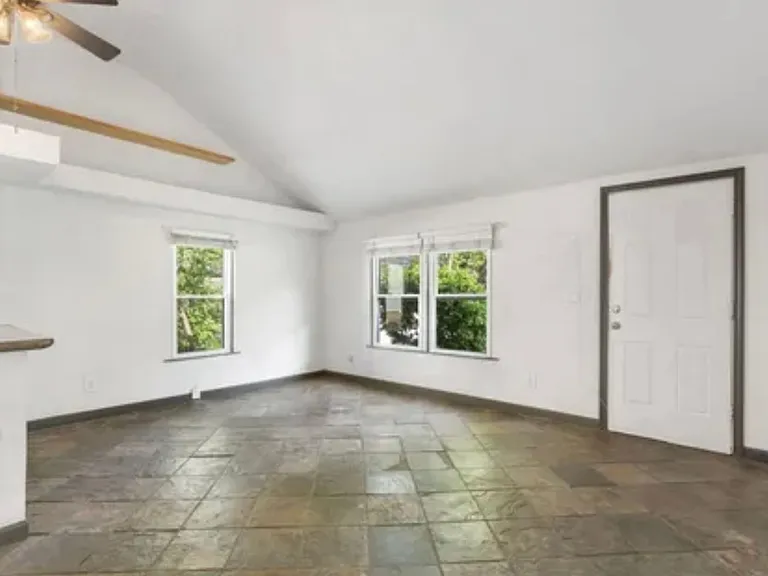 2822 W College St — Photo 5